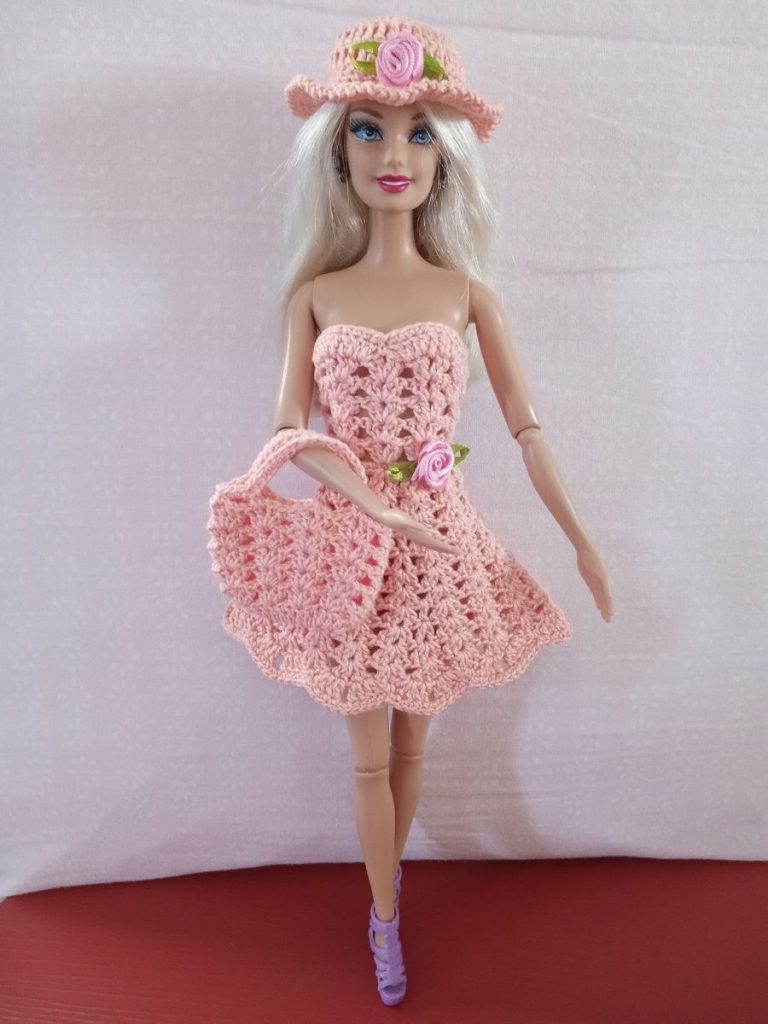 Patrón de vestido de crochet para Barbies