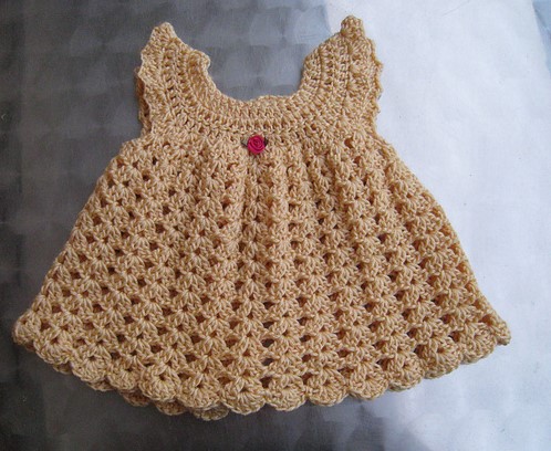 Hermoso vestido de crochet para bebes.